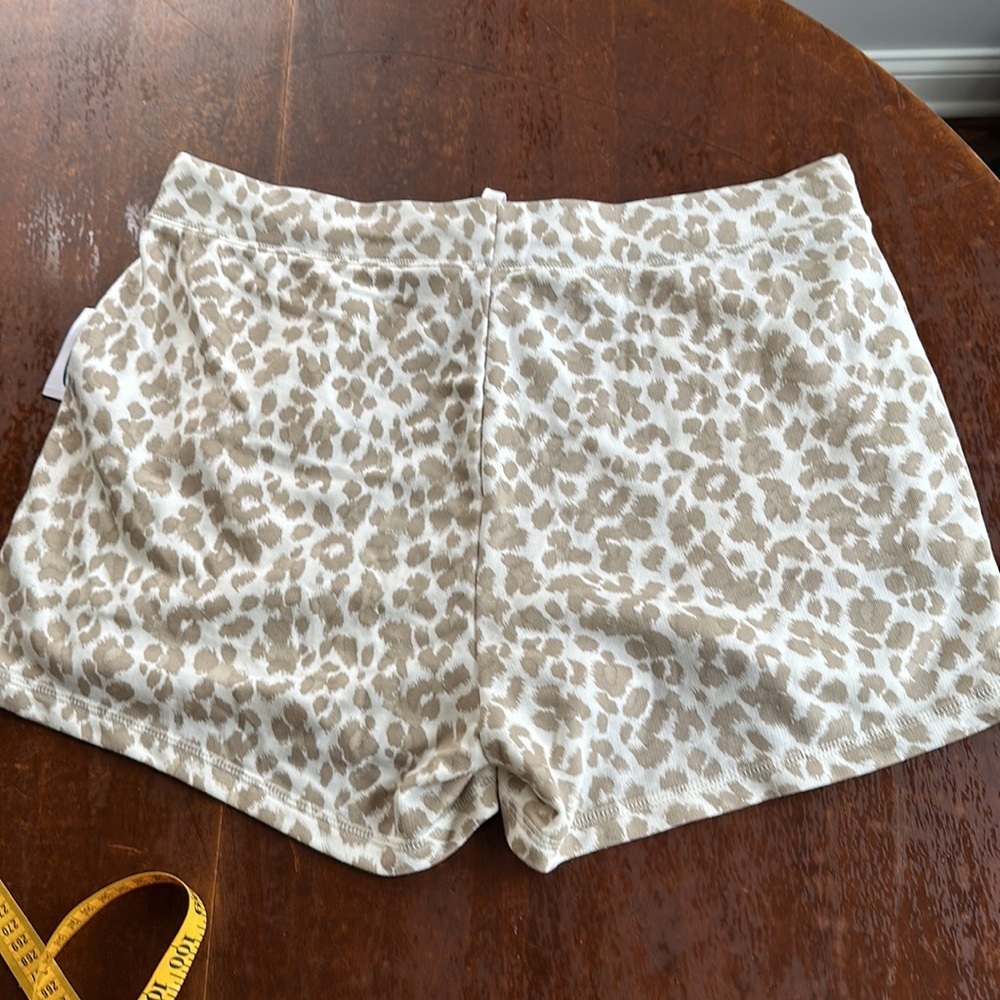 NWT Old Navy Drawstring Leopard Spots Shorts Size Large - Picture 6 of 7
